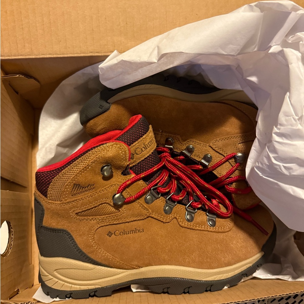 Columbia Women's Newton Ridge Plus Waterproof Boots - Brown and Blue